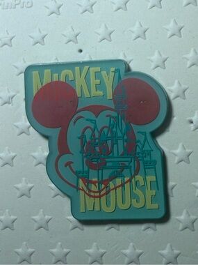 Disney Mickey Mouse Pals - Green Castle Lanyard Starter Set Pin